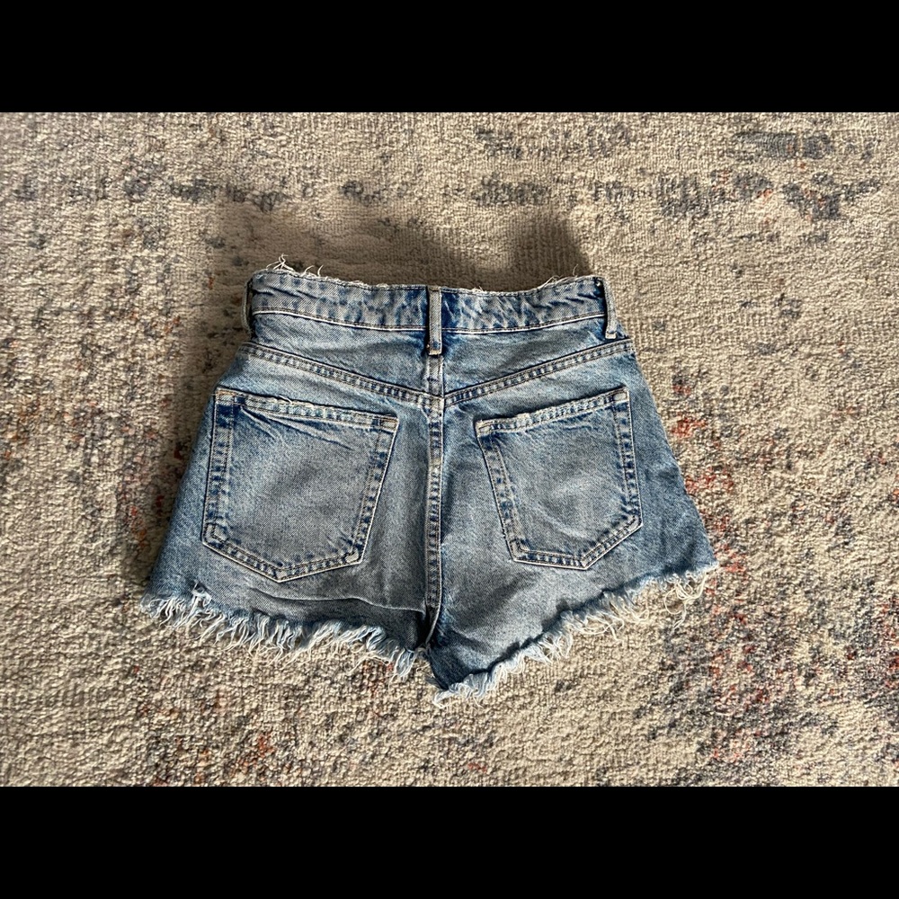 Shorts - Picture 2 of 3